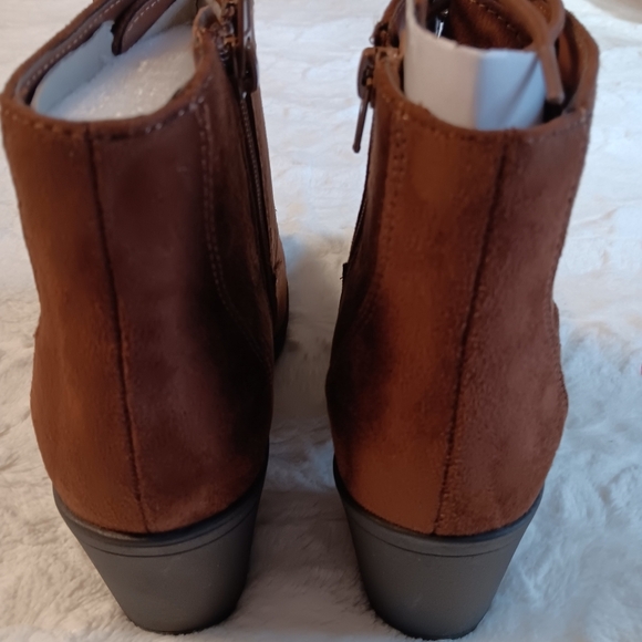 Soda Brown Faux- Suede Lug Sole Chunky Heel Ankle Bootie Lace up Side Zipper 8.5 - Picture 9 of 10